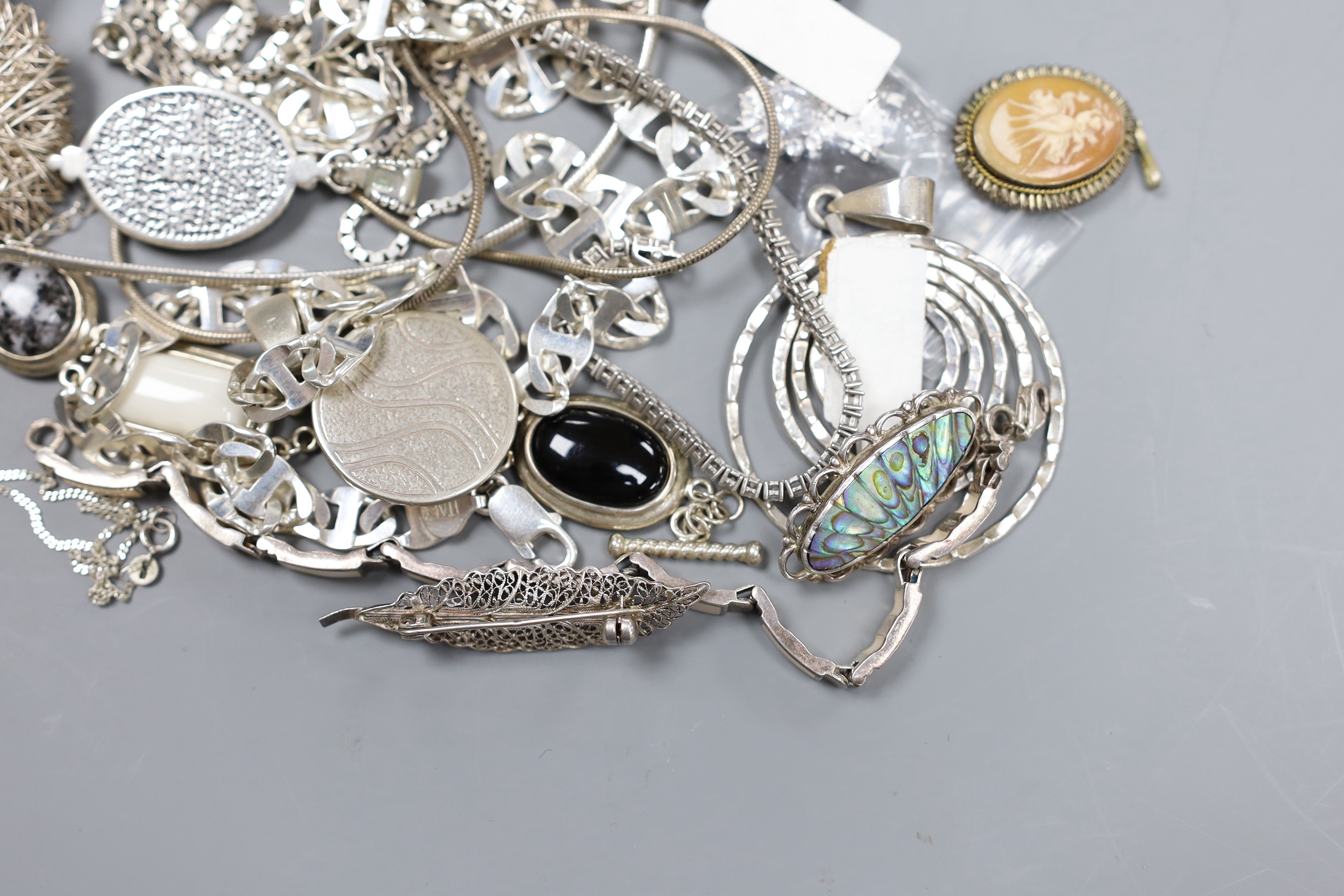 A quantity of white metal and other jewellery